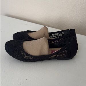 Black lace flats
